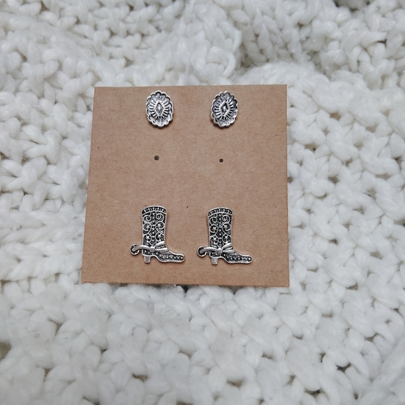 2 for 25$ Silver Floral and Boot Earrings Set - Picture 2 of 3